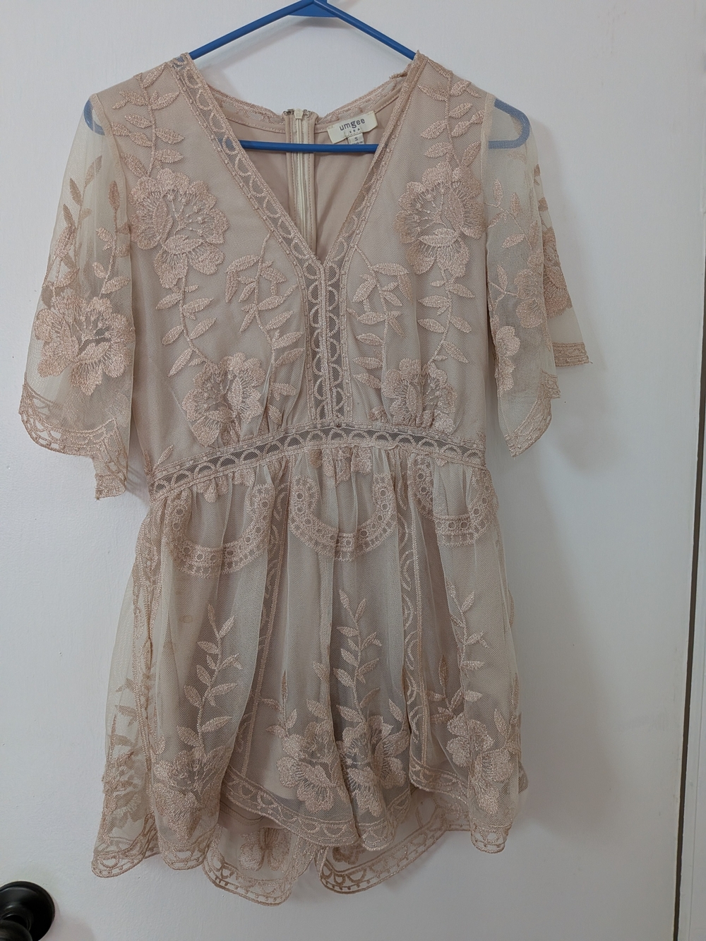 Umgee Lace Appliqué V-Neck Womens Romper in Blush